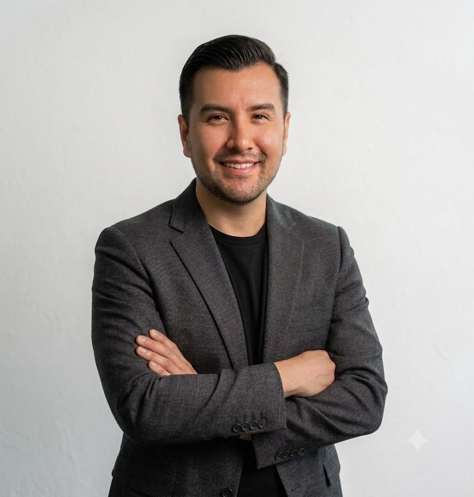 Mg. Ing. Kevin Salazar — Founder y Director Académico de UXTIFY