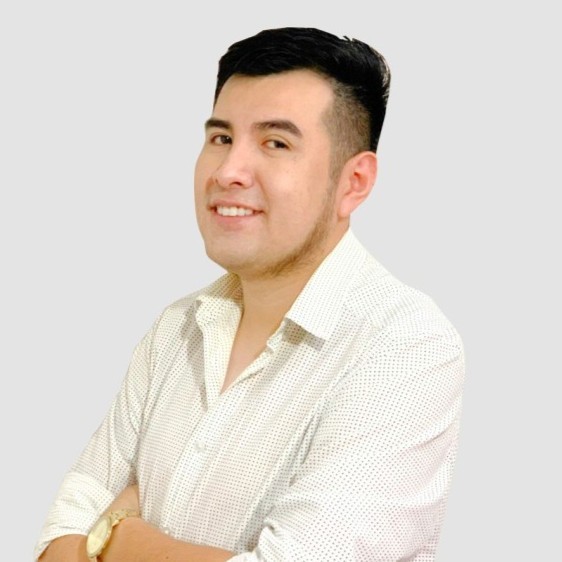 Kevin Salazar — Founder y Director Académico de UXTIFY